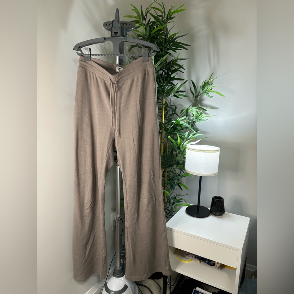 Aritzia Sunday Best Waffle Flare Pants (M)
